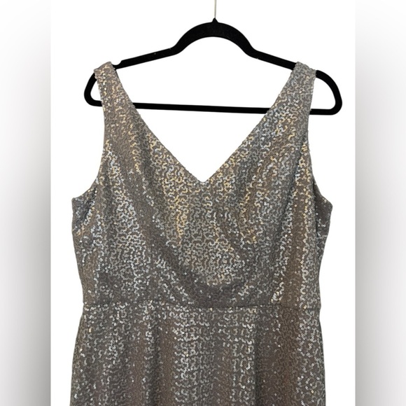 Morilee Madeline Gardner Long V Neck Silver Sequin Gown Maxi Size 18 Plus Size - Picture 2 of 8